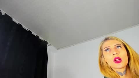 Snapshot of gatita13333321 chatting on February 5, 5:52 am gatita13333321 online show from February 5, 5:52 am