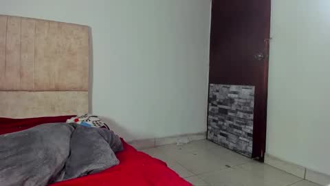 Snapshot of gatita13333321 chatting on February 6, 2:00 am gatita13333321 online show from February 6, 2:00 am