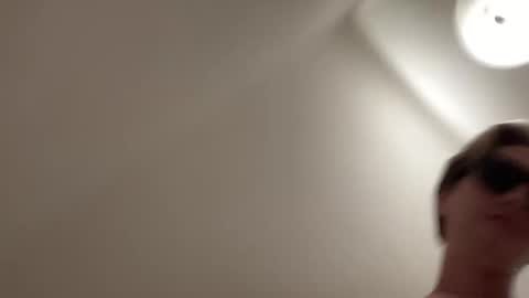 Snapshot of gavinnumbers chatting on October 18, 2:03 am gavinnumbers online show from October 18, 2:03 am