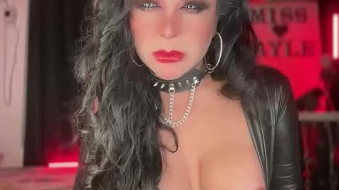 Snapshot of gaylecious chatting on November 4, 2:27 pm gayle online show from November 4, 2:27 pm