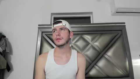 Snapshot of gayndepressed chatting on November 23, 2:11 am Trace online show from November 23, 2:11 am