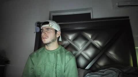 Snapshot of gayndepressed chatting on December 18, 2:06 am Trace online show from December 18, 2:06 am