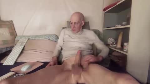 gayrobbin online show from April 17, 11:35 am