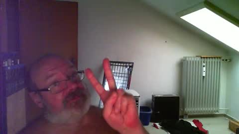 Snapshot of gbstoni chatting on June 9, 1:45 pm gbstoni online show from June 9, 1:45 pm