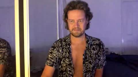 gcsurfer81 online show from April 3, 6:33 am