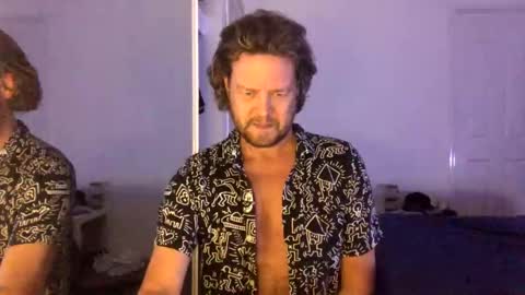 gcsurfer81 online show from April 14, 8:53 am