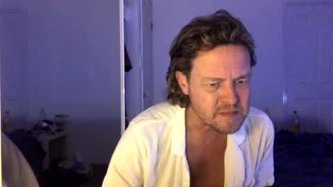 gcsurfer81 online show from April 20, 7:33 am