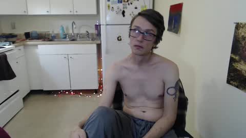 Snapshot of gdanch chatting on January 3, 11:23 pm G online show from January 3, 11:23 pm