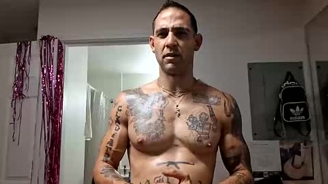 Snapshot of geekedoutlabs chatting on October 3, 6:21 am Zanecubano online show from October 3, 6:21 am