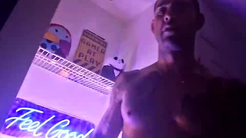 Snapshot of geekedoutlabs chatting on October 4, 3:15 am Zanecubano online show from October 4, 3:15 am