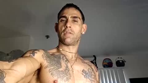 Snapshot of geekedoutlabs chatting on October 25, 2:46 pm Zanecubano online show from October 25, 2:46 pm