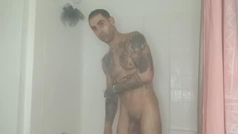 Snapshot of geekedoutlabs chatting on November 24, 4:07 pm Zanecubano online show from November 24, 4:07 pm