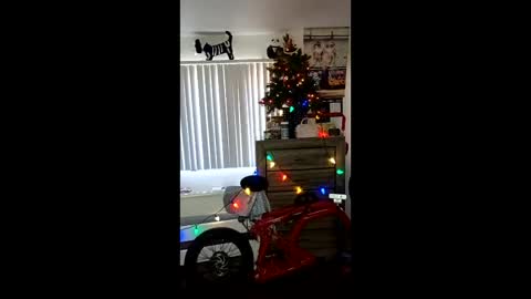 Snapshot of geekedoutlabs chatting on December 4, 7:11 pm Zanecubano online show from December 4, 7:11 pm