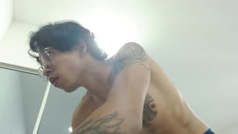 Snapshot of gekyunwasbanned chatting on November 28, 9:17 pm Andrs online show from November 28, 9:17 pm