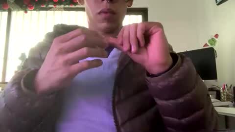 Snapshot of gekyunwasbanned chatting on December 14, 8:24 pm Andrs online show from December 14, 8:24 pm