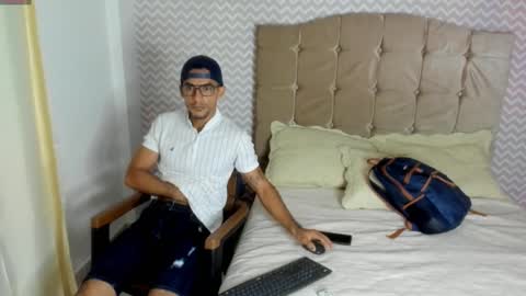 Snapshot of geminiano_hot chatting on December 5, 11:49 am geminiano_hot online show from December 5, 11:49 am
