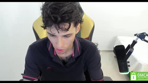 Snapshot of gendo_05 chatting on June 4, 1:22 am GENDO online show from June 4, 1:22 am