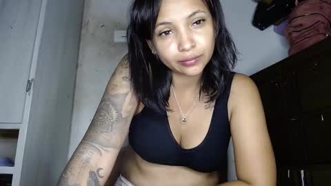 Snapshot of genesis_03_ chatting on October 31, 5:08 am genesis_03_ online show from October 31, 5:08 am