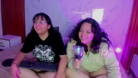 Snapshot of genesis_y_moon chatting on June 21, 3:31 am genesis_y_moon online show from June 21, 3:31 am