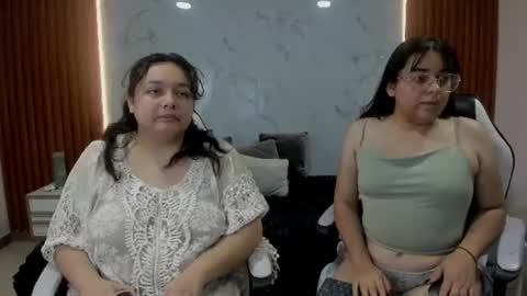 Snapshot of genesis_y_moon chatting on July 6, 4:53 am genesis_y_moon online show from July 6, 4:53 am