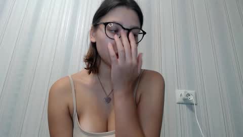 Snapshot of genev__ievee chatting on November 23, 6:41 pm genev__ievee online show from November 23, 6:41 pm