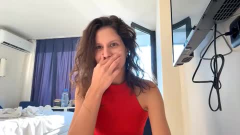 Snapshot of genevivegrippen chatting on November 2, 12:18 pm SofiBloom online show from November 2, 12:18 pm