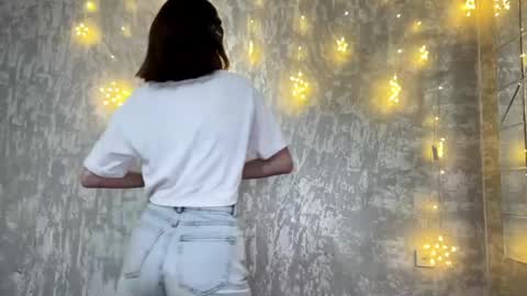 Riana online show from April 11, 1:15 pm