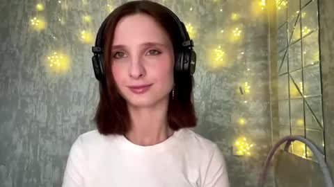 Riana online show from April 12, 11:15 am