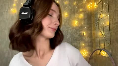 Riana online show from April 13, 1:05 pm