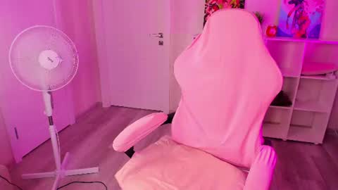 gentlesine online show from June 12, 1:59 am