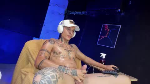 independent model online show from March 9, 9:08 pm