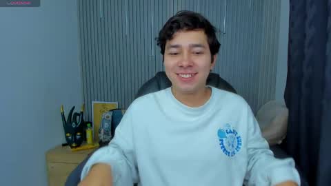 Snapshot of georgesmith_1 chatting on June 3, 3:31 am GEORGE online show from June 3, 3:31 am