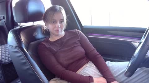 Melissa online show from March 31, 12:05 pm