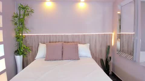 Snapshot of georginareyes chatting on December 13, 10:48 pm GeorginaReyes online show from December 13, 10:48 pm