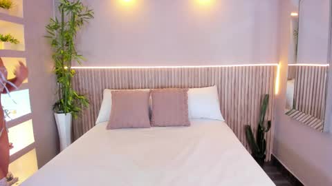 GeorginaReyes  online show from December 14, 5:29 pm