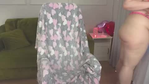 Snapshot of georginia_grimes chatting on February 14, 1:40 pm Georginia online show from February 14, 1:40 pm