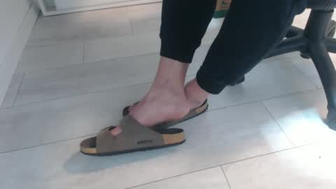 GermanSoleBro online show from February 18, 7:48 am