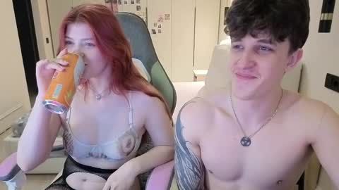 Ester and Ri online show from May 31, 9:49 pm