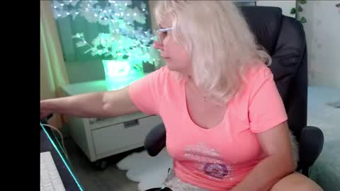 Snapshot of ghertrudequeen chatting on June 4, 4:40 am Ghertrudequeen online show from June 4, 4:40 am