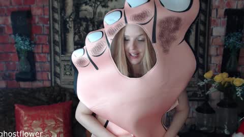 ghostflower online show from October 31, 6:20 pm