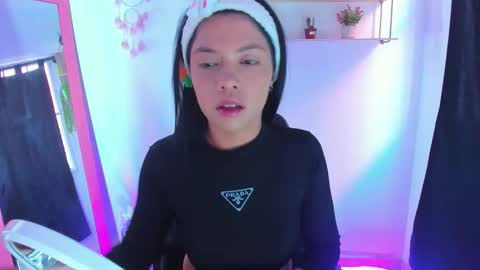 giaaaa   online show from March 13, 10:05 pm