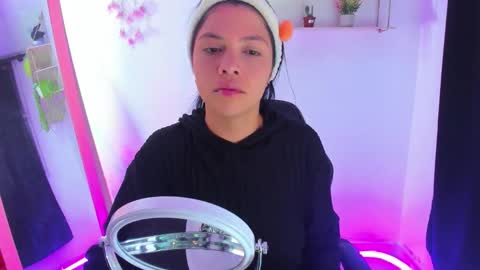 giaaaa   online show from March 22, 11:19 pm