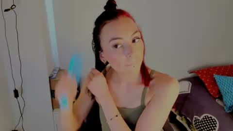 GIA WHITE Independet  online show from November 7, 5:24 pm