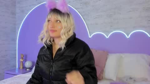 Snapshot of giaa_ross chatting on November 23, 7:52 am Gia online show from November 23, 7:52 am