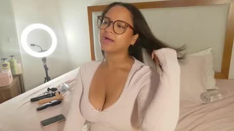 Snapshot of giablue20 chatting on May 12, 2:52 am Gianella online show from May 12, 2:52 am