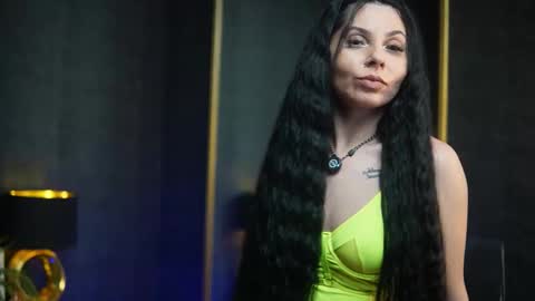  Gia  online show from February 8, 9:40 pm