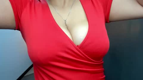 Snapshot of giafox_ chatting on January 18, 12:47 pm G I A FOX online show from January 18, 12:47 pm