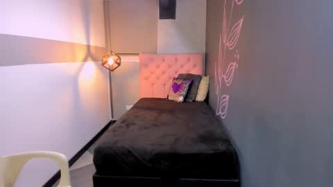 Snapshot of giafox_ chatting on February 23, 10:39 am G I A FOX online show from February 23, 10:39 am