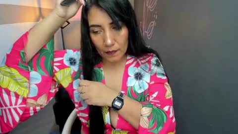 Snapshot of giafox_ chatting on March 3, 12:58 pm G I A FOX online show from March 3, 12:58 pm