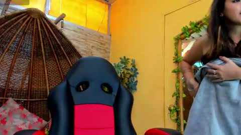 Snapshot of giafu chatting on February 9, 8:24 pm Gia online show from February 9, 8:24 pm